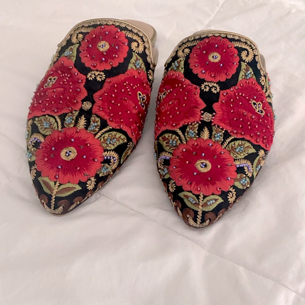 Andre Assous  “Kosa” Floral Embroidered Mules sz 9 - Picture 5 of 8